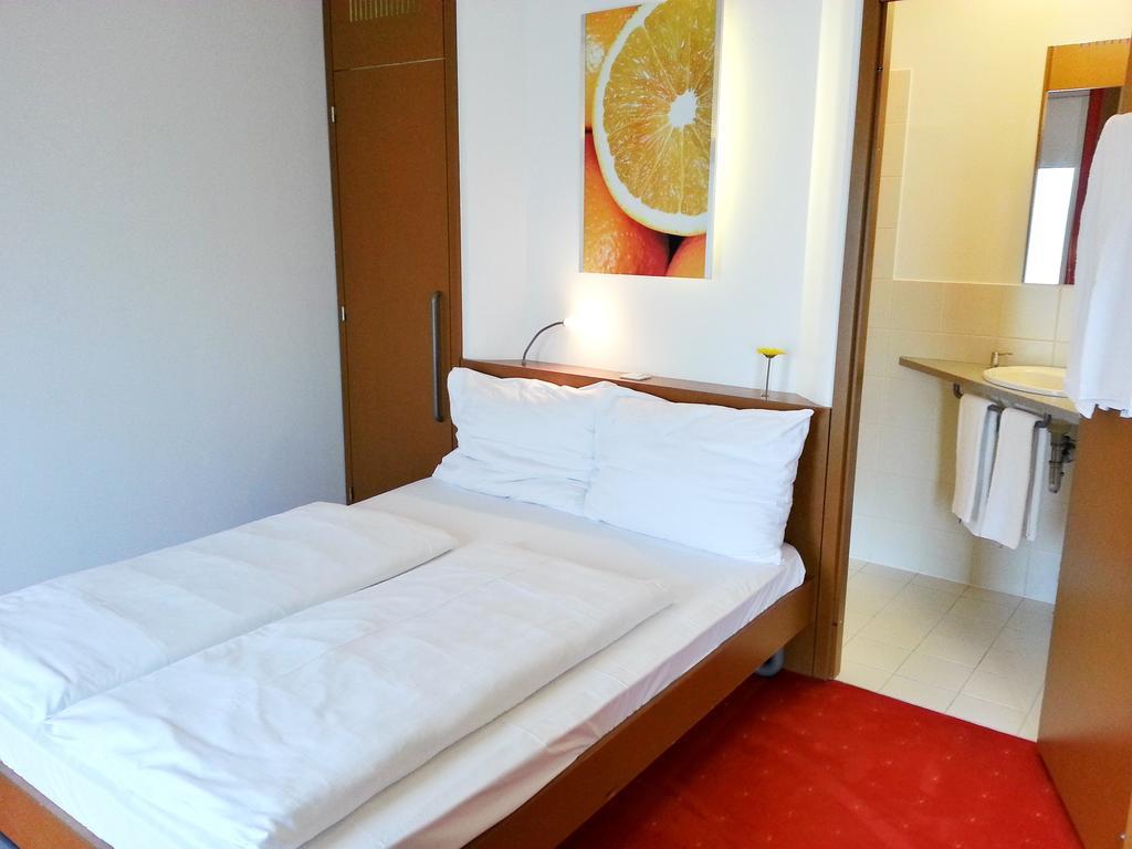 Orange Wings Krems Hotel Room photo